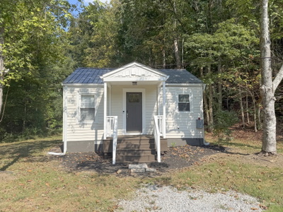 150 Slaters Creek Ln