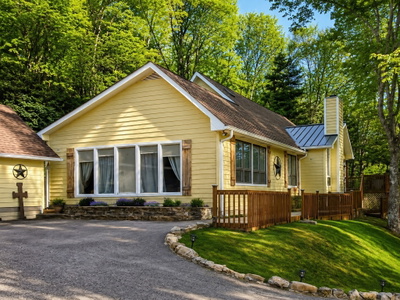 2145 S Berrys Chapel Ct