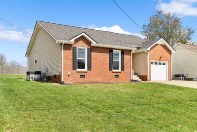 3105 Larson Ln