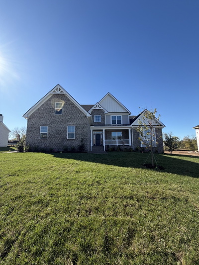Exterior view of 392 Reddenwood Rd in Hendersonville, TN