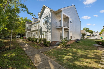 813 Hobbit Ln