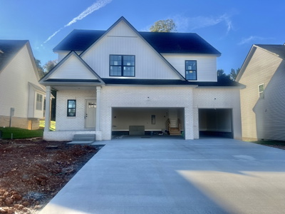 590 Pongracz Way
